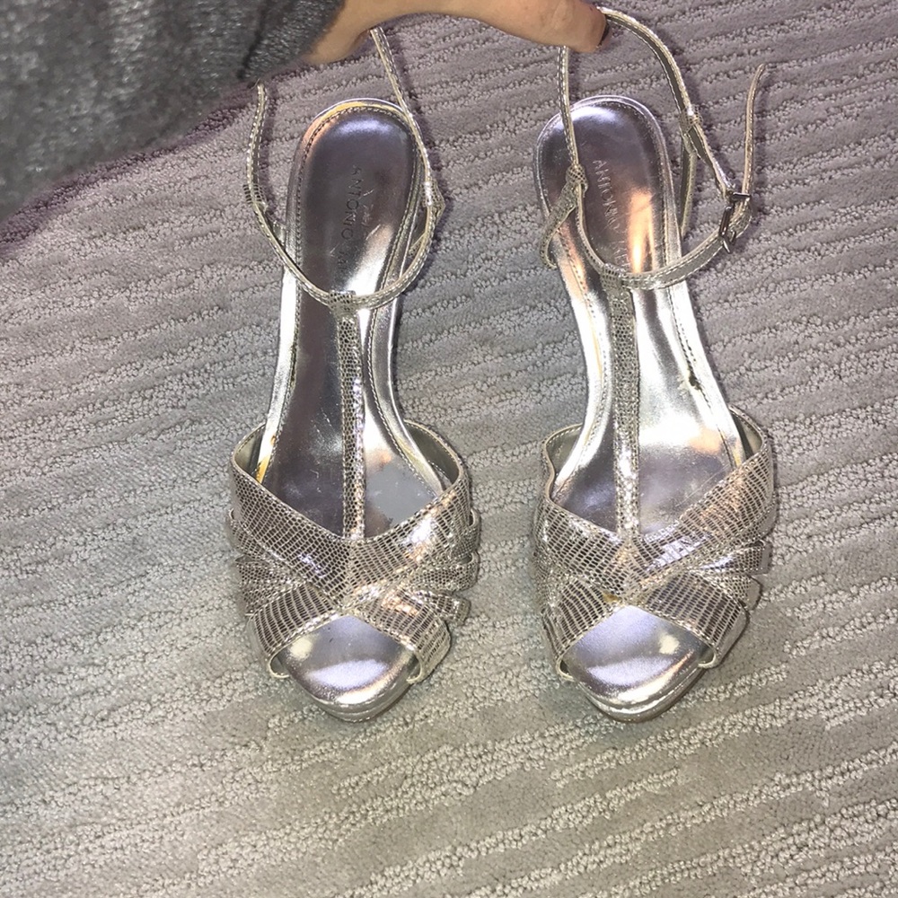 Antonio Melani silver pumps!